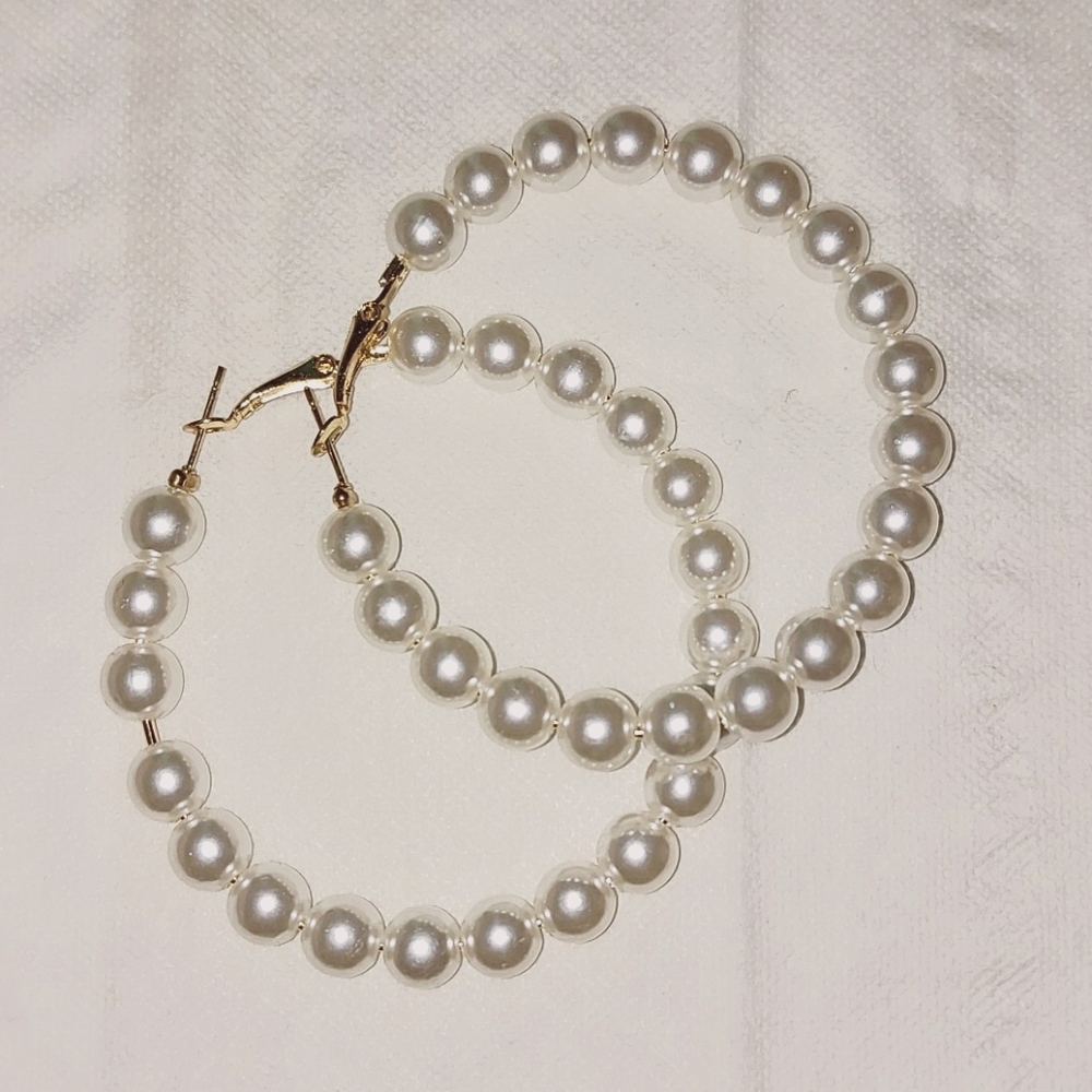 ⛔SOLD⛔ NWOT Large Pearl Hoop Earrings